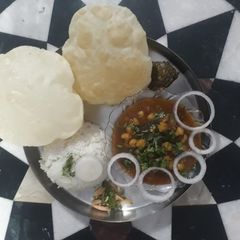A picture of पंजाब के छोले भटूरे (Punjabi Cholle Bhature Recipe In Gujarati).