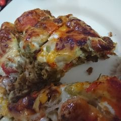 A picture of Pizza 🍕 of seak kabab as flower.