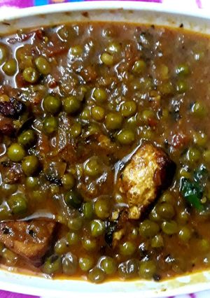 A picture of Matar Paneer.
