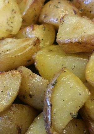A picture of Rosemary-Honey Roasted Potatoes.