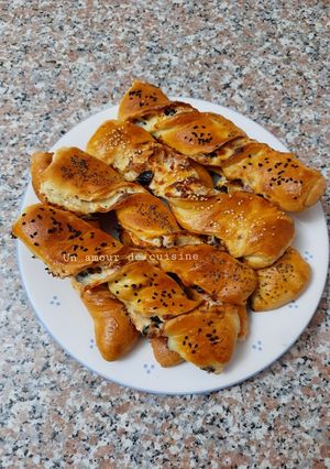 Une photo de Torsades salées fromages, thon et olives noires 🍹