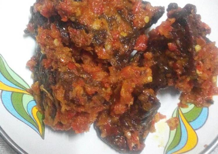 Bagaimana Menyiapkan Empal paru sambal bawang yang Enak Banget