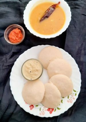 ઈડલી સંભાર (Idli sambhar recipe in gujarati) રેસીપી મુખ્ય ફોટો
