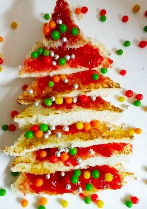 A picture of Bread Jam Christmas Tree.