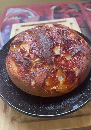 Una foto de Bizcochuelo de manzana invertido bajo en calorías