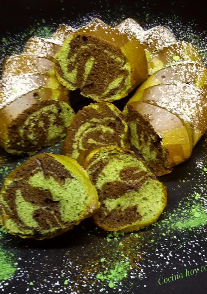 Una foto de Bizcocho marmolado de chocolate y té verde Matcha 😋