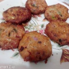A picture of Macroni chana daal Aloo ka kabab very yummy and tasty.