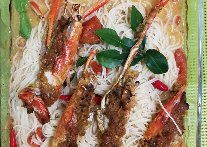 Recipe of Ultimate Baked River Prawn And Spaghetti With Tom Yum And Coconut Milk