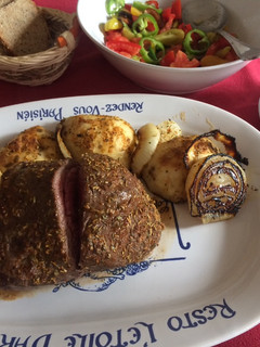 Una foto de Picaña al horno con papas y salsa criolla (fácil)
