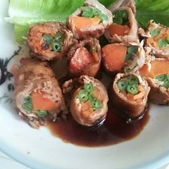 A picture of Vegetable beef roll.