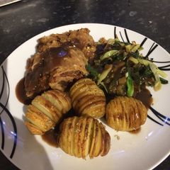 A picture of Bacon and onion pudding.