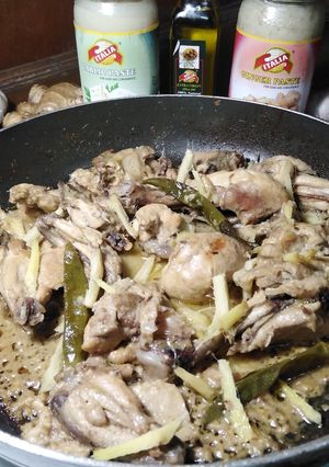 A picture of WHITE CHICKEN KARAHI 💖🐥.