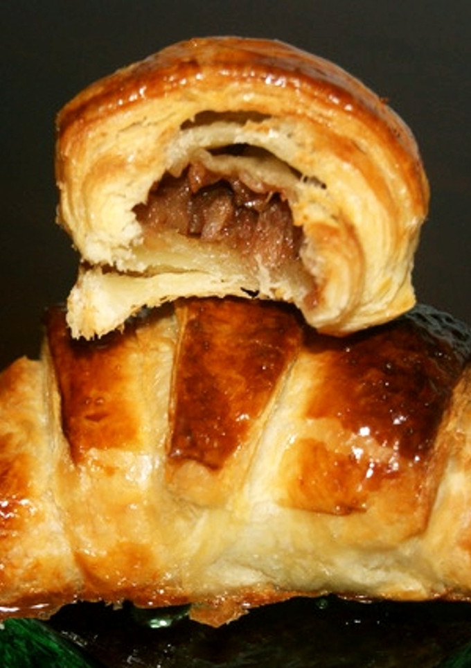 Una foto de Croissant  🇫🇷 Día Mundial del Croissant 🥐🍏🍎