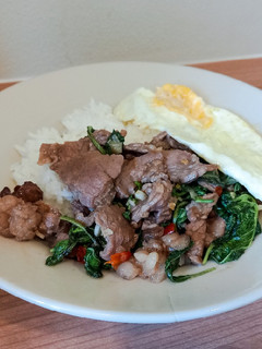 Foto resep Pad krapao nuea (ผัดกระเพราเนื้อ) - Tumis daging sapi kemangi
