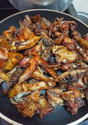 A picture of Honey glaze/sugar glazed kienyeji chicken.