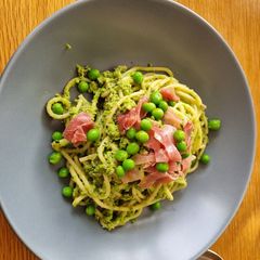 A picture of Pea pesto pasta.