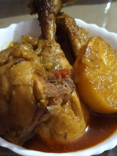আলু দিয়ে চিকেনের ঝোল (alu diye chickener jhol recipe in Bengali) রেসিপির প্রধান ছবি