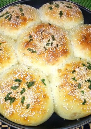 A picture of Chicken stuffed buns.