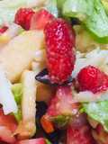 Ensalada de frutas con aceitunas y queso de almendras 🥙