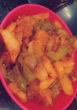 A picture of Aloo shimla mirch.
