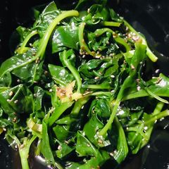 A picture of Sweet spinach salad.