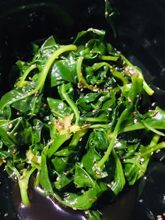 A picture of Sweet spinach salad.