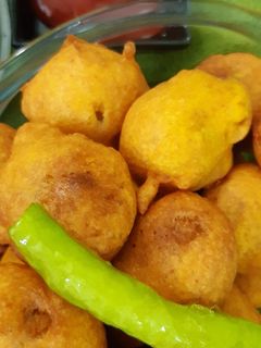 બટાકાં વડાં (poteto vada in Gujarati) રેસીપી મુખ્ય ફોટો