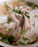 Gà xé nấu mì lá tươi đơn giản