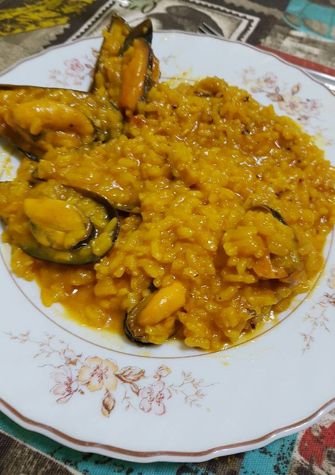Una foto de Arroz con mejillones y Ali oli