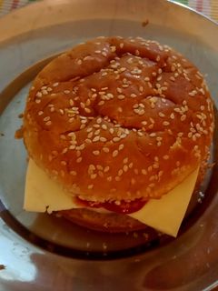 एग बर्गर (Egg burger recipe in Hindi) रेसिपी मुख्य फोटो