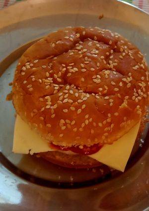 एग बर्गर (Egg burger recipe in Hindi) रेसिपी मुख्य फोटो