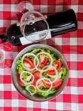 Ensalada mixta en Argentina 🥬 🍅 🧅 Ensalada de lechuga, tomate y cebolla, un clásico argento 🇦🇷
