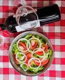 Ensalada mixta en Argentina 🥬 🍅 🧅 Ensalada de lechuga, tomate y cebolla, un clásico argento 🇦🇷