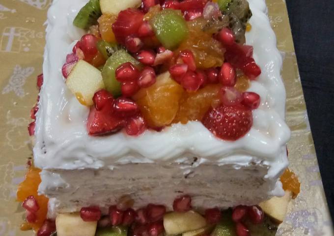 Fruit cake pastry