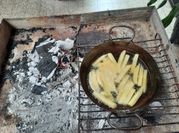 Una foto de bife de chorizo con papas