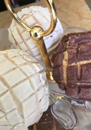A picture of Black and White Conchas 🤍.