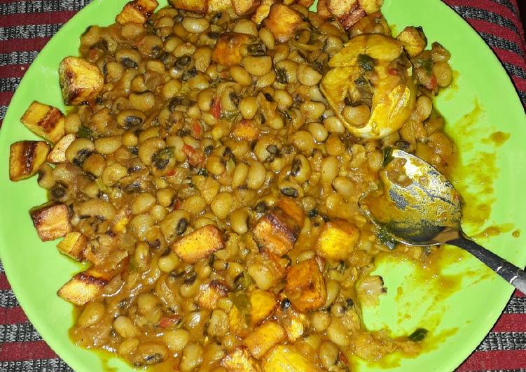 Beans porridge with fish and fried plantains