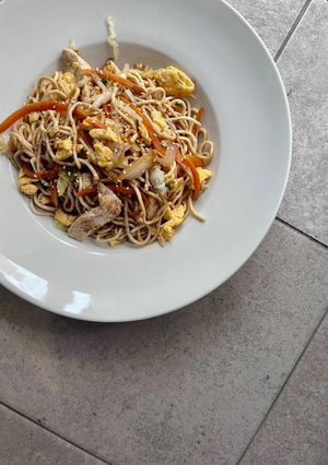 Φωτογραφία της συνταγής Noodles με κοτόπουλο και λαχανικά. 🍜