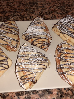 Una foto de Creps rellenos con crema pastelera y plátanos
