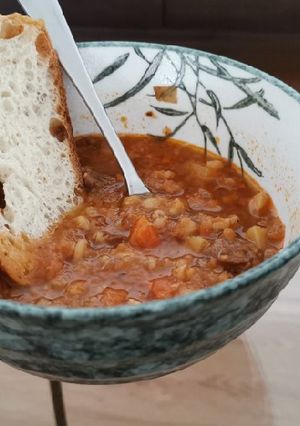 A picture of Slow Cooker Beef barley soup.