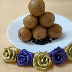 A picture of Sattu blueberry nutty Laddu.