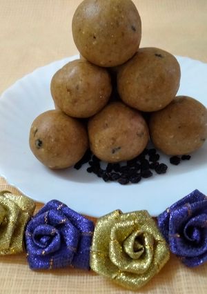 A picture of Sattu blueberry nutty Laddu.