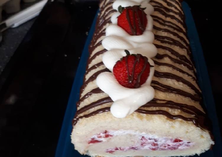 Naked roll panna e fragole-Nackte Rollcreme mit Erdbeerglutenfre