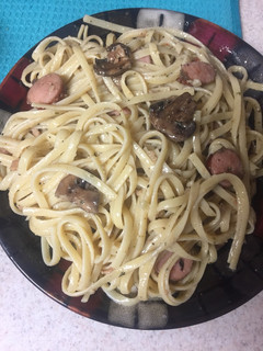 Una foto de Pastas con salchicha de pavo y champiñones