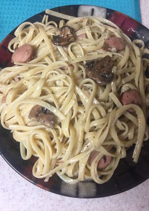 Una foto de Pastas con salchicha de pavo y champiñones