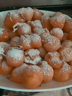 Una foto de Buñuelos dulces, súper esponjosos 🤤