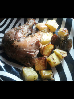 Una foto de Pollo al horno sin piel con manteca, papas y batatas 😊