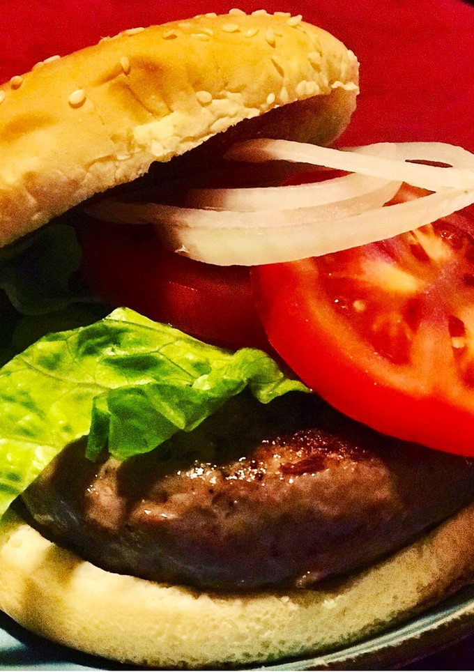 Una foto de Burguer casera de carne madurada