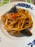 Spaghettoni ai frutti di mare in rosso