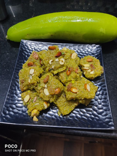 लौकी की बर्फी (Lauki ki barfi recipe in hindi) रेसिपी मुख्य फोटो